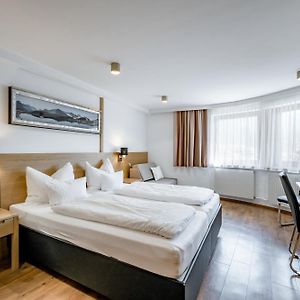 Pokój z łóżkiem queen-size
